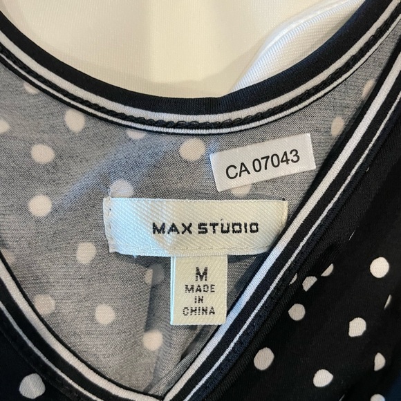 Ladies jumpsuit.  Super comfy - Picture 3 of 3